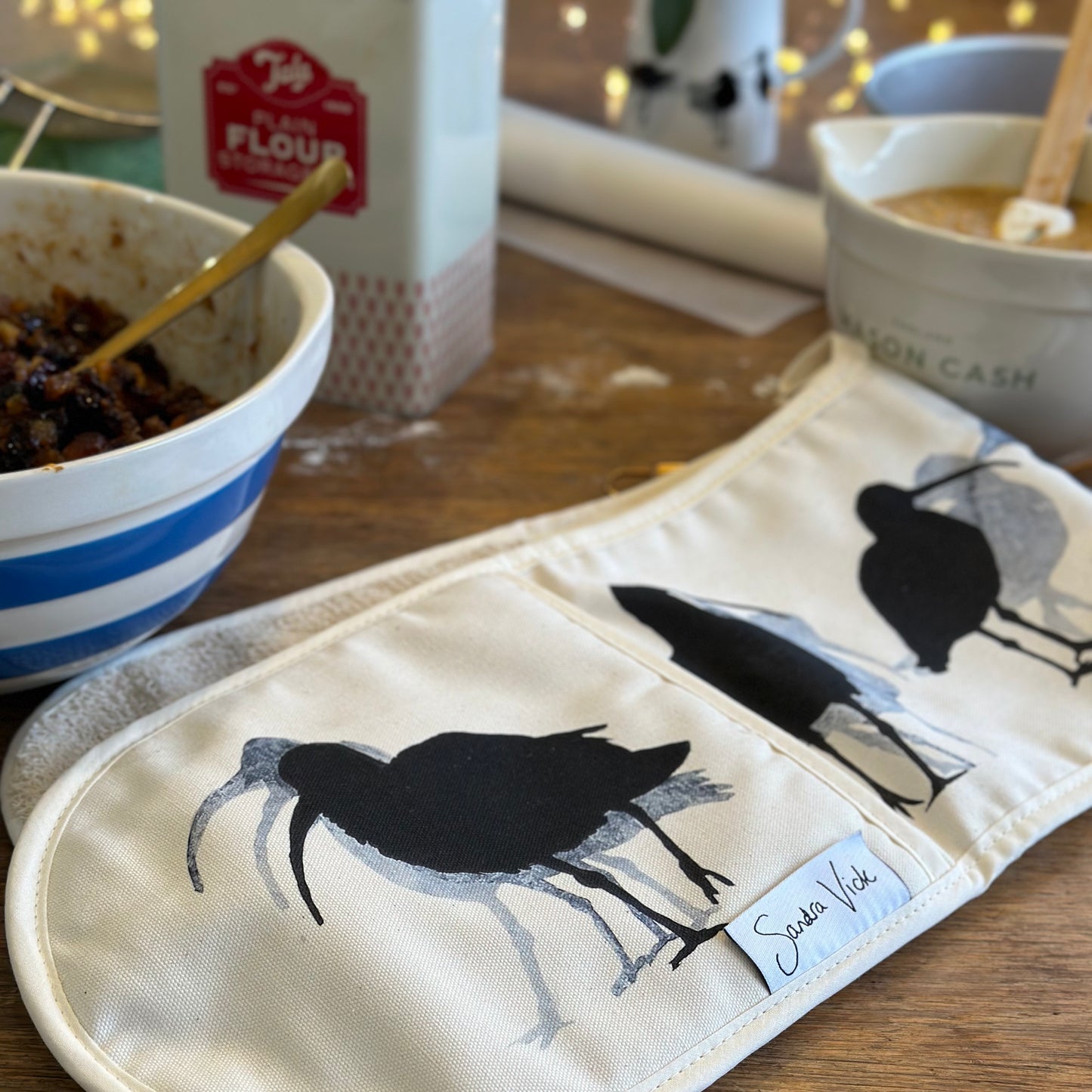 OVEN GLOVES: Curlew design