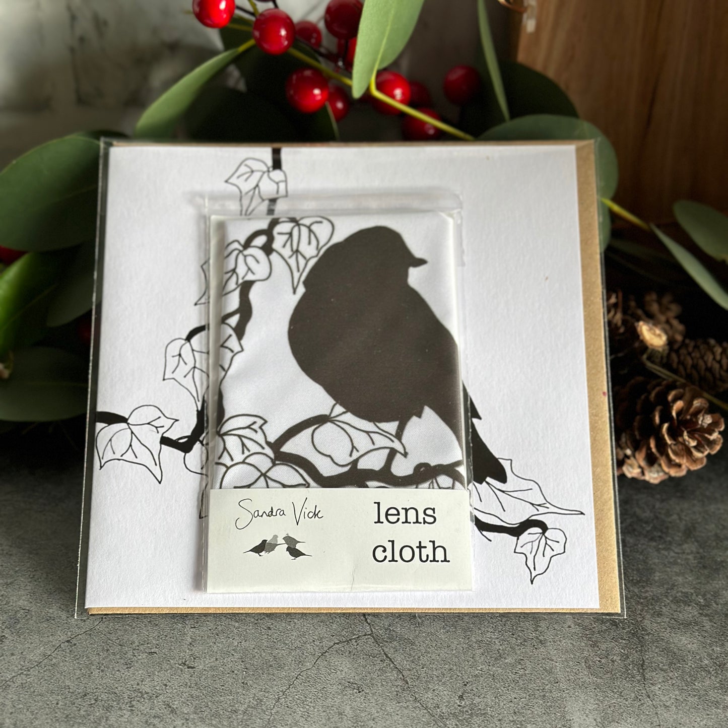 LENS CLOTH with CARD: robin on ivy