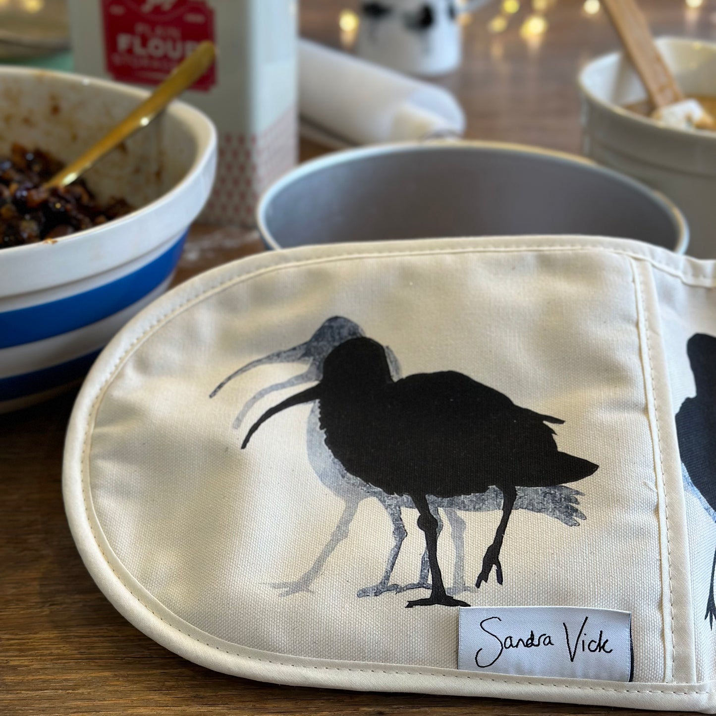 OVEN GLOVES: Curlew design