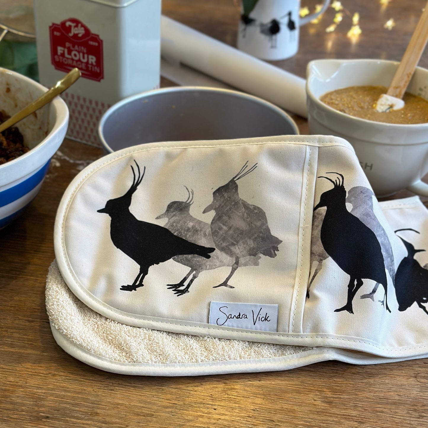 OVEN GLOVES: Peewits design