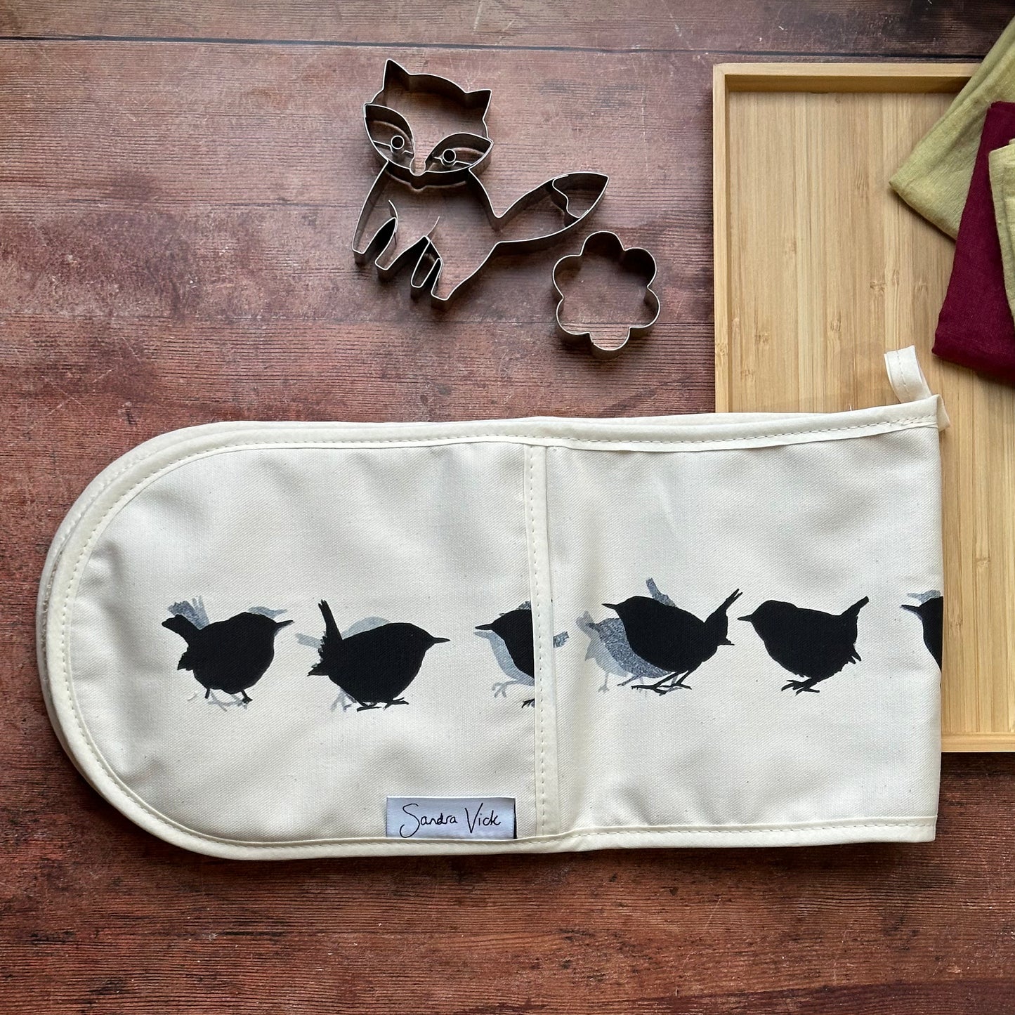 OVEN GLOVES: Wren design