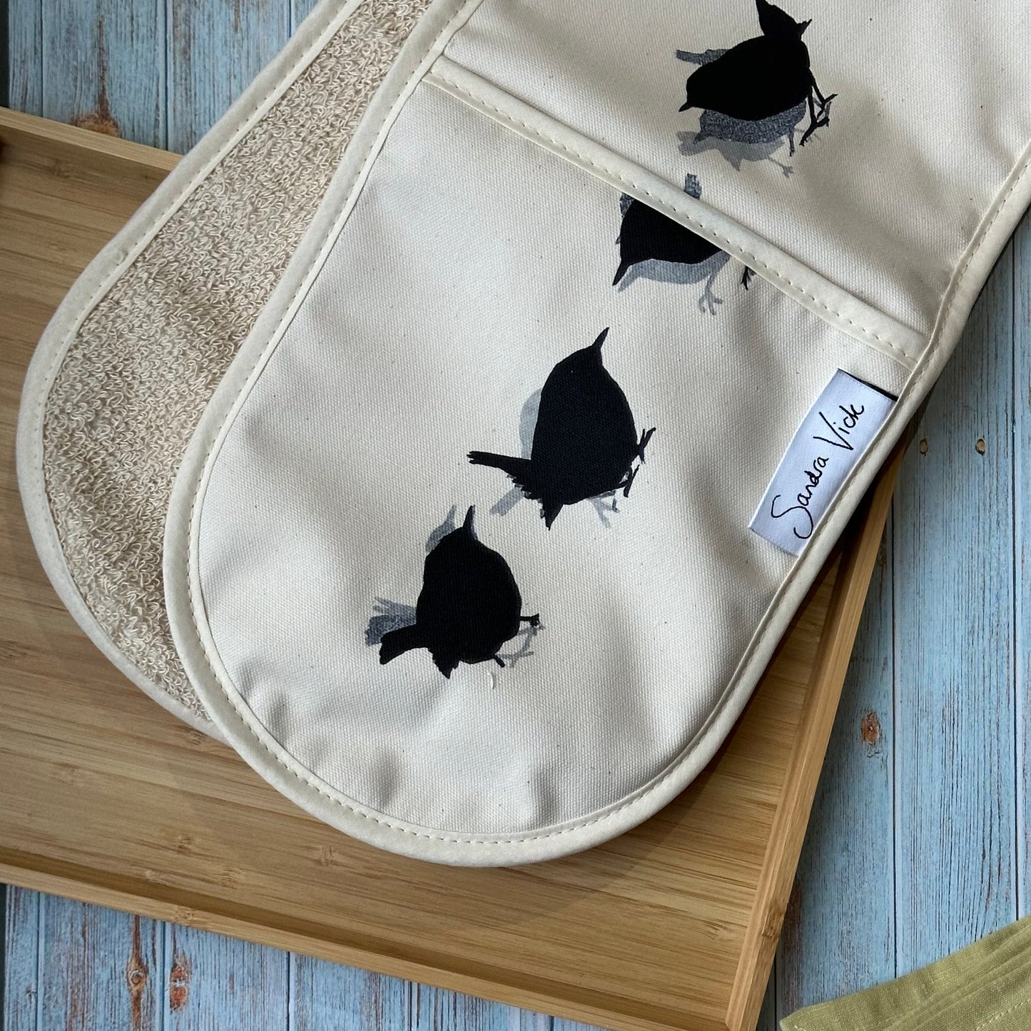 OVEN GLOVES: Wren design