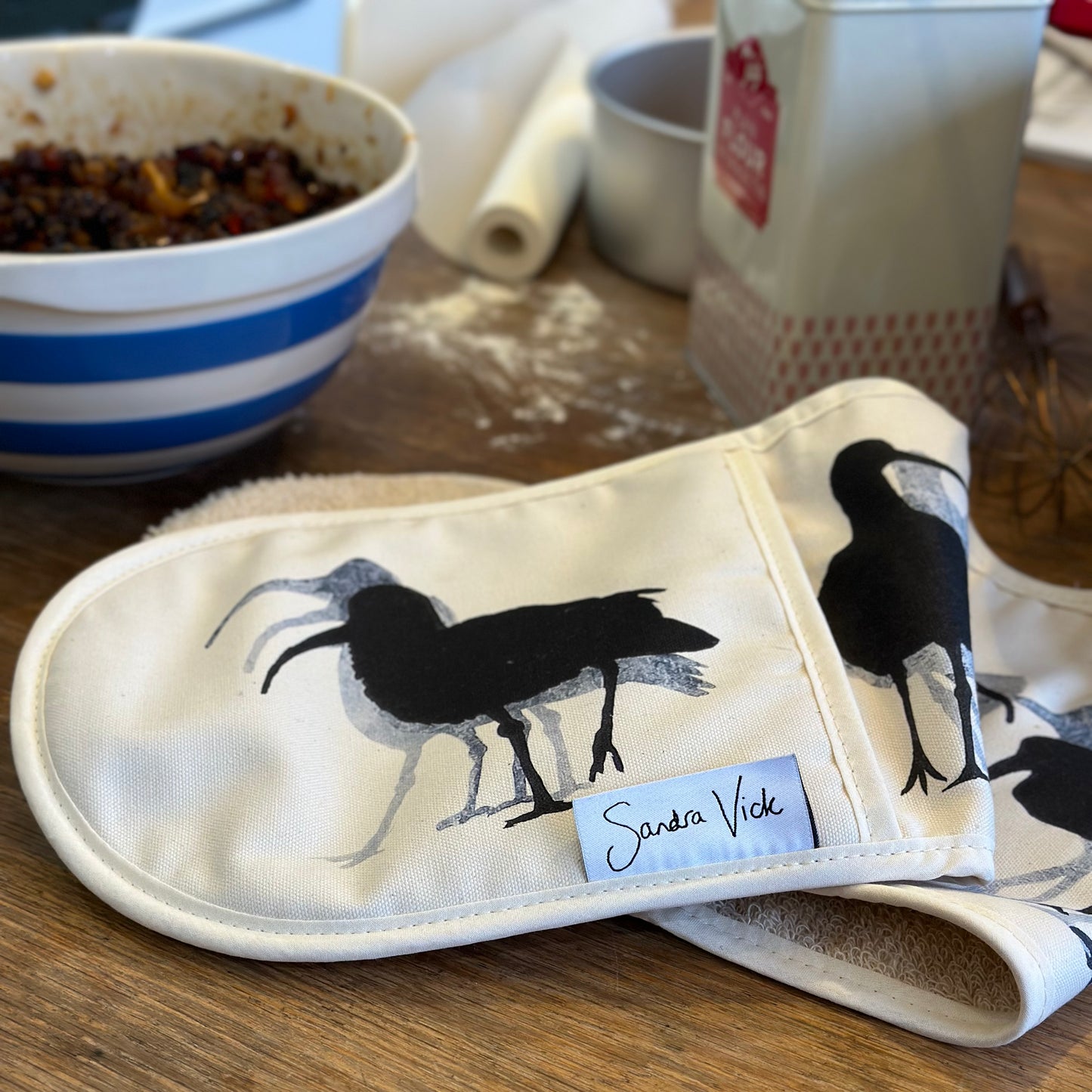 OVEN GLOVES: Curlew design