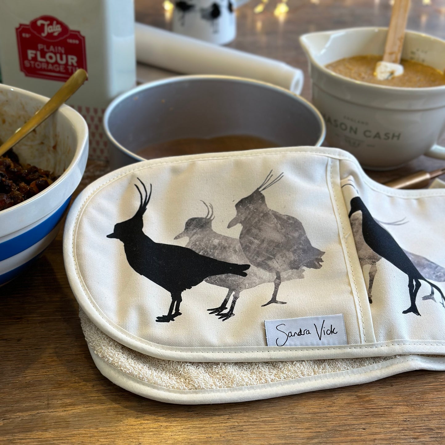 OVEN GLOVES: Peewits design