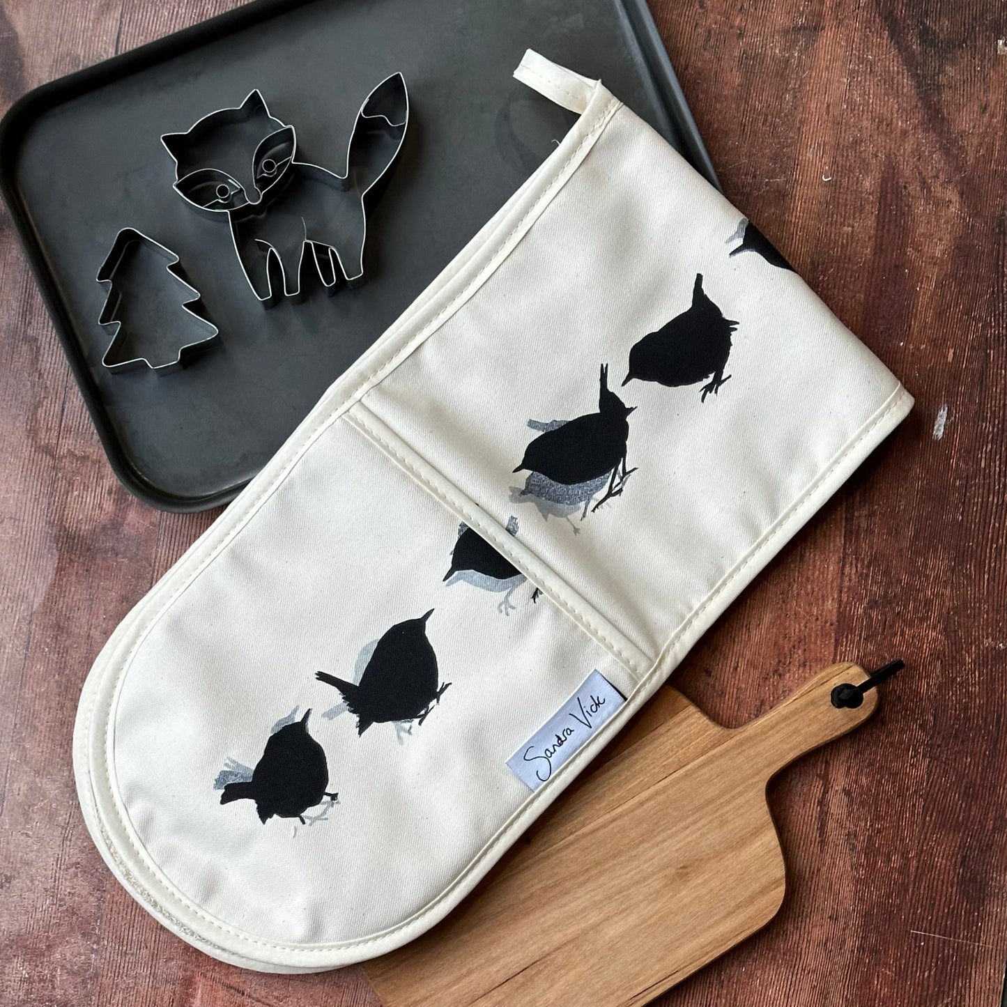 OVEN GLOVES: Wren design