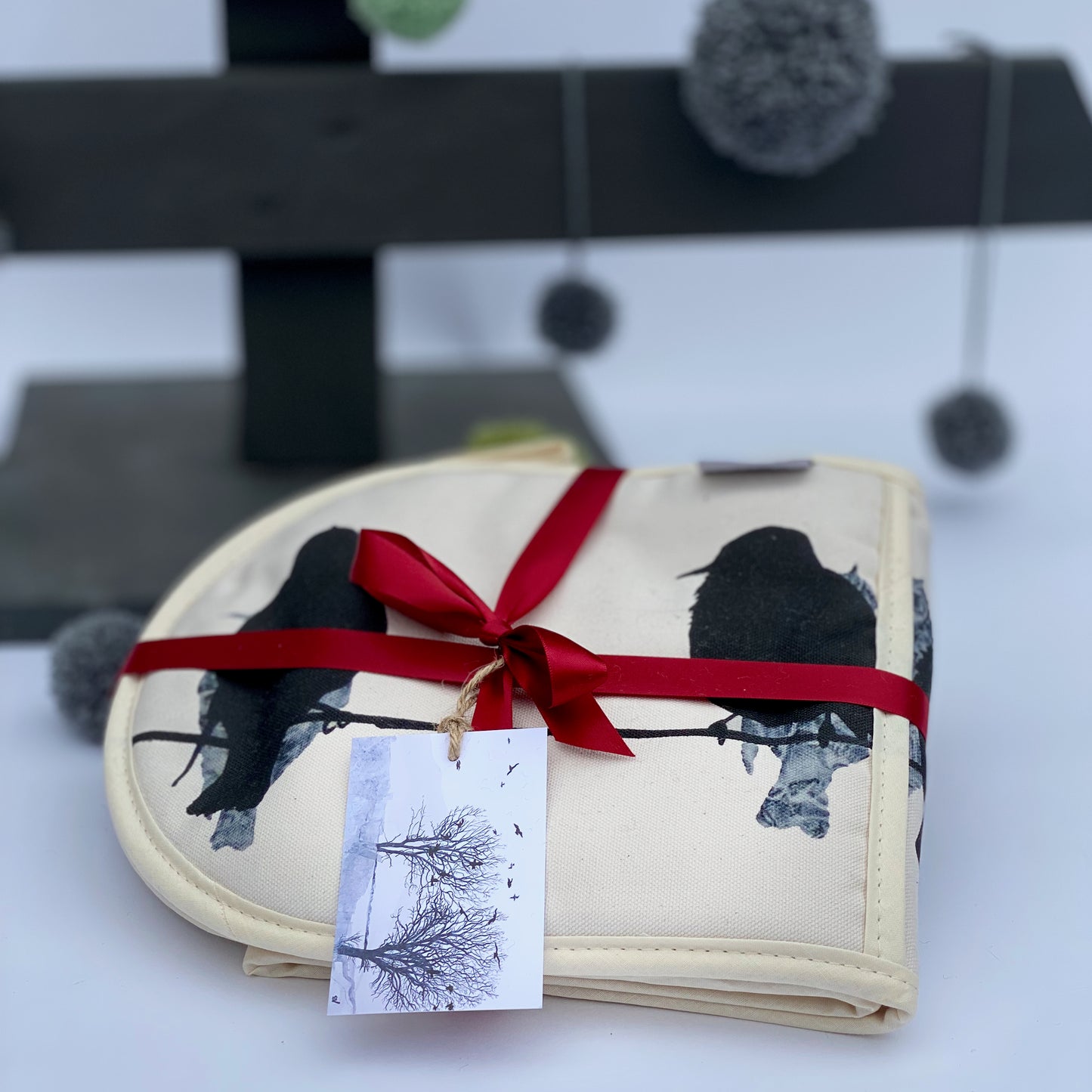 OVEN GLOVES: Starling design