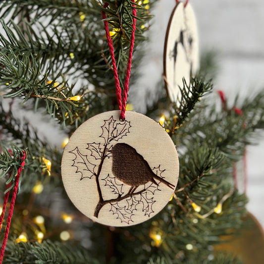 WOODEN DECORATION - robin on holly