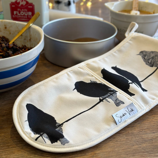 OVEN GLOVES: Starling design