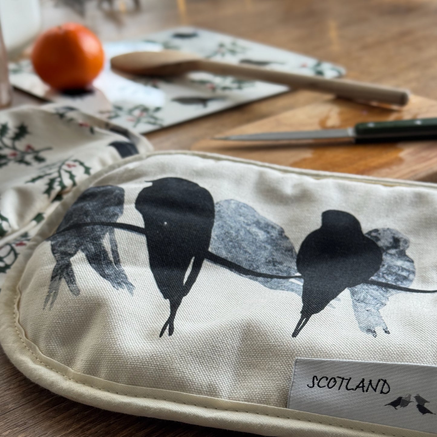 OVEN GLOVES: Swallow design **NEW**