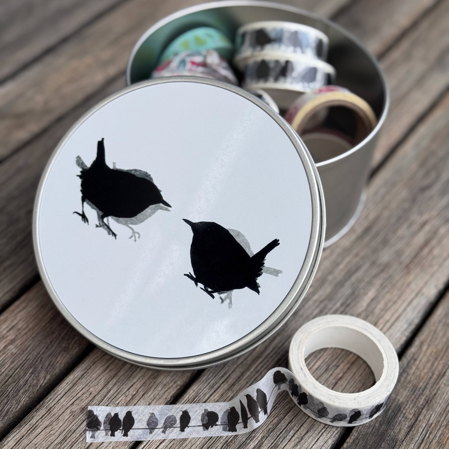 ROUND TIN : wren