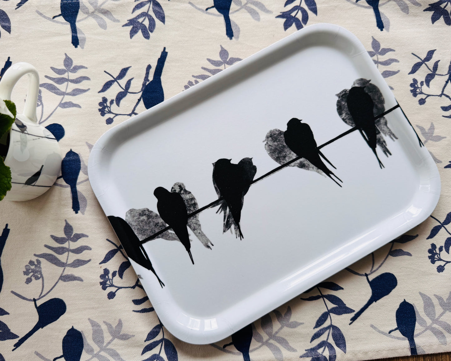 TRAY : swallows