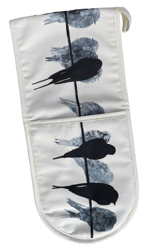 OVEN GLOVES: Swallow design